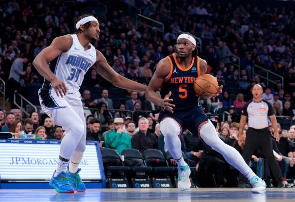 Precious Achiuwa #5 of the New York Knicks drives to the basket as Wendell Carter Jr. #34 of the Orlando Magic defends