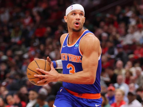 Josh Hart, who scored 17 points and grabbed 13 rebounds, drives to the basket during the Knicks' win.