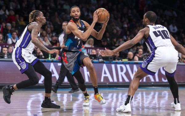 Mikal Bridges drives between two Sacramento defenders during the Nets' blowout loss to the Kings on Sunday.