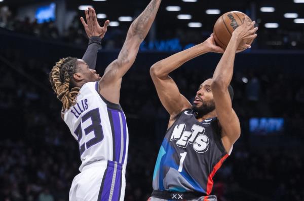 Mikal Bridges shoots over Keon Ellis during the Nets' loss to the Kings.