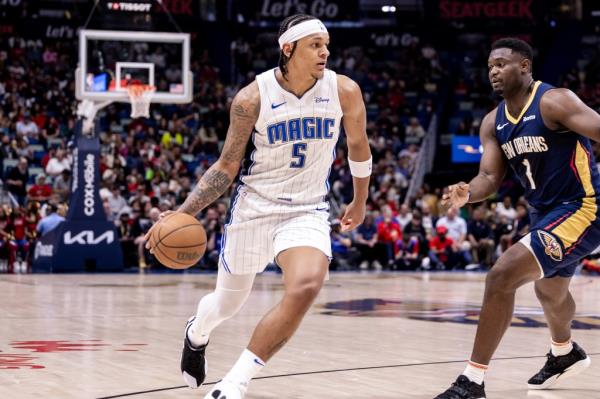  Magic forward Paolo Banchero (5) brings the ball up court against New Orleans Pelicans forward Zion Williamson