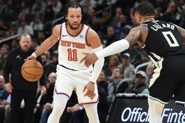  Knicks guard Jalen Brunson (11) drives against Milwaukee Bucks guard Damian Lillard (0) in the second half at Fiserv Forum