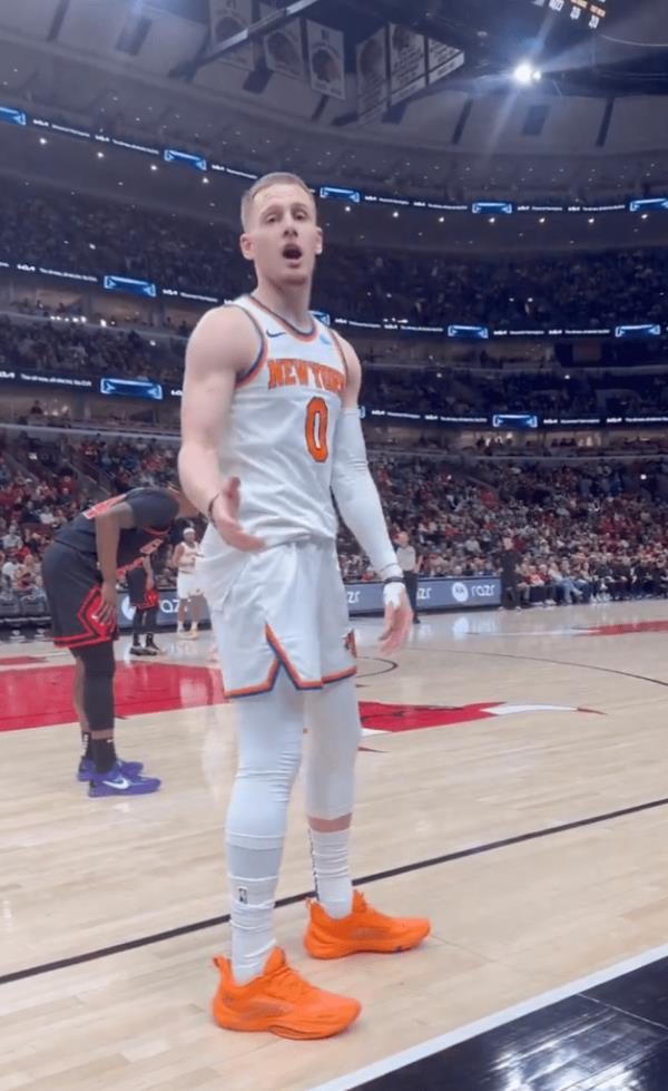 Do<em></em>nte DiVincenzo tells a fan to "Shut the f--k up."