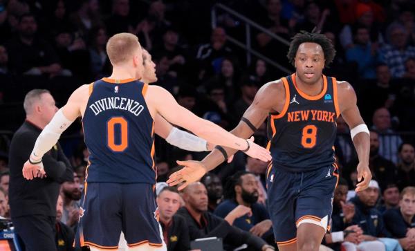 New York Knicks forward OG Anunoby being greeted by guard Do<em></em>nte DiVincenzo during a basketball game against the Denver Nuggets at Madison Square Garden