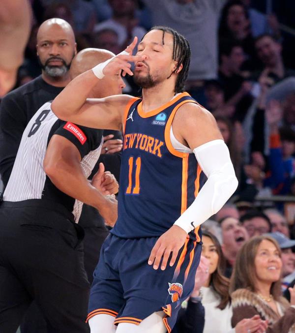 Jalen Brunson reacts after hitting a 3-pointer.