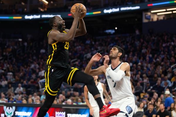 Warriors forward Draymond Green (23) drives to the basket against Memphis Grizzlies forward Santi Aldama (7) during the second quarter at Chase Center. 