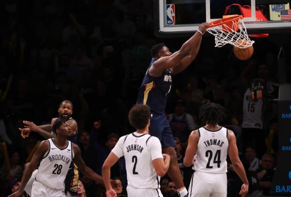 Zion Williamson slams home a dunk during the Nets' 104-91 loss to the Pelicans.