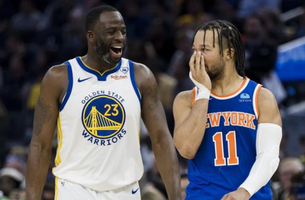 Jalen Brunson and Draymond Green share a laugh during the Knicks' win over the Warriors.