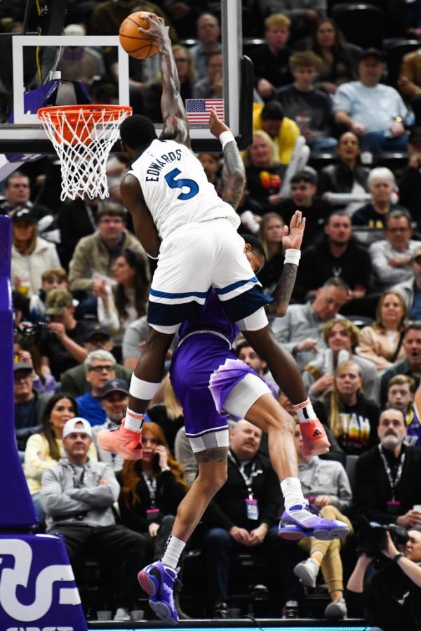 Anthony Edwards dunks on John Collins