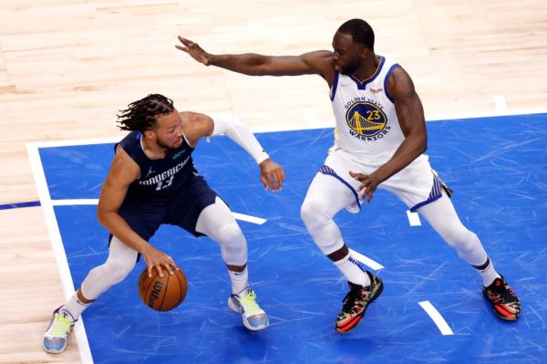 Jalen Brunson #13 of the Dallas Mavericks dribbles against Draymond Green #23 of the Golden State Warriors during the third quarter in Game Three of the 2022 NBA Playoffs Western Co<em></em>nference Finals.