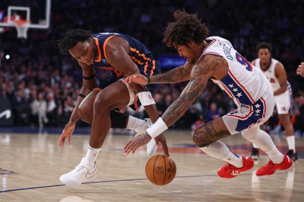 New York Knicks forward OG Anunoby (8) and Philadelphia 76ers guard Kelly Oubre Jr. (9) battle for a loose ball during the first quarter at Madison Square Garden.