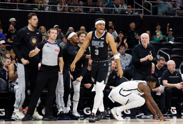 Keldon Johnson #3 of the San Anto<em></em>nio Spurs reacts after a turnover by the Brooklyn Nets in the first half.