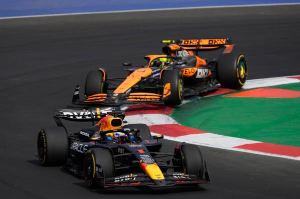 Max Verstappen, of Netherlands, steers his Red Bull followed by McLaren driver Lando Norris of Britain during the Formula One Mexico Grand Prix auto race at the Hermanos Rodriguez racetrack in Mexico City, Sunday, Oct. 27, 2024. (AP Photo/Eduardo Verdugo)